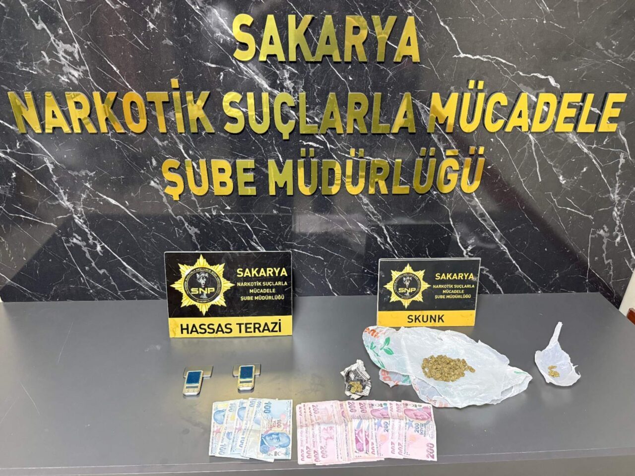 SAKARYA (AA) – Sakarya'nın Adapazarı ilçesinde uyuşturucu madde satışı yapılan