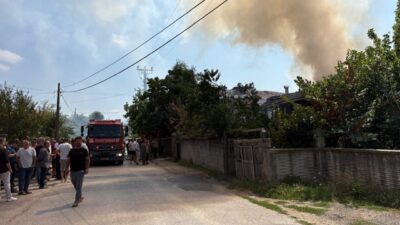 SAKARYA (AA) – Sakarya'nın Hendek ilçesinde iki katlı ahşap evde