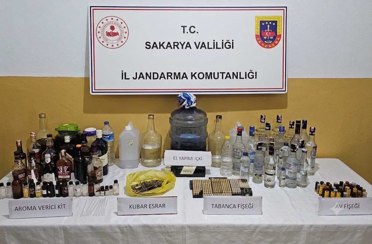SAKARYA (AA) – Sakarya'nın Karasu ve Pamukova ilçelerinde uyuşturucu ve