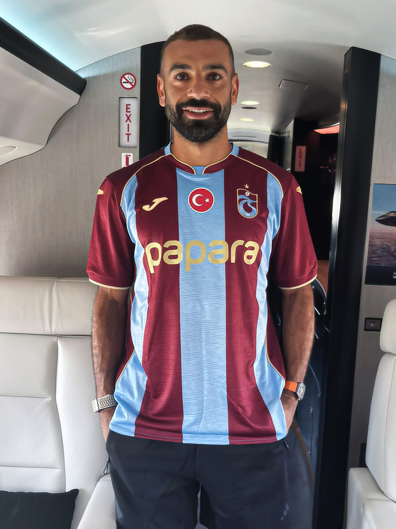 - Bordo-mavili kulüple transfer görüşmelerine başlayan Salah:
"Trabzon hazır mısın? Sizi
