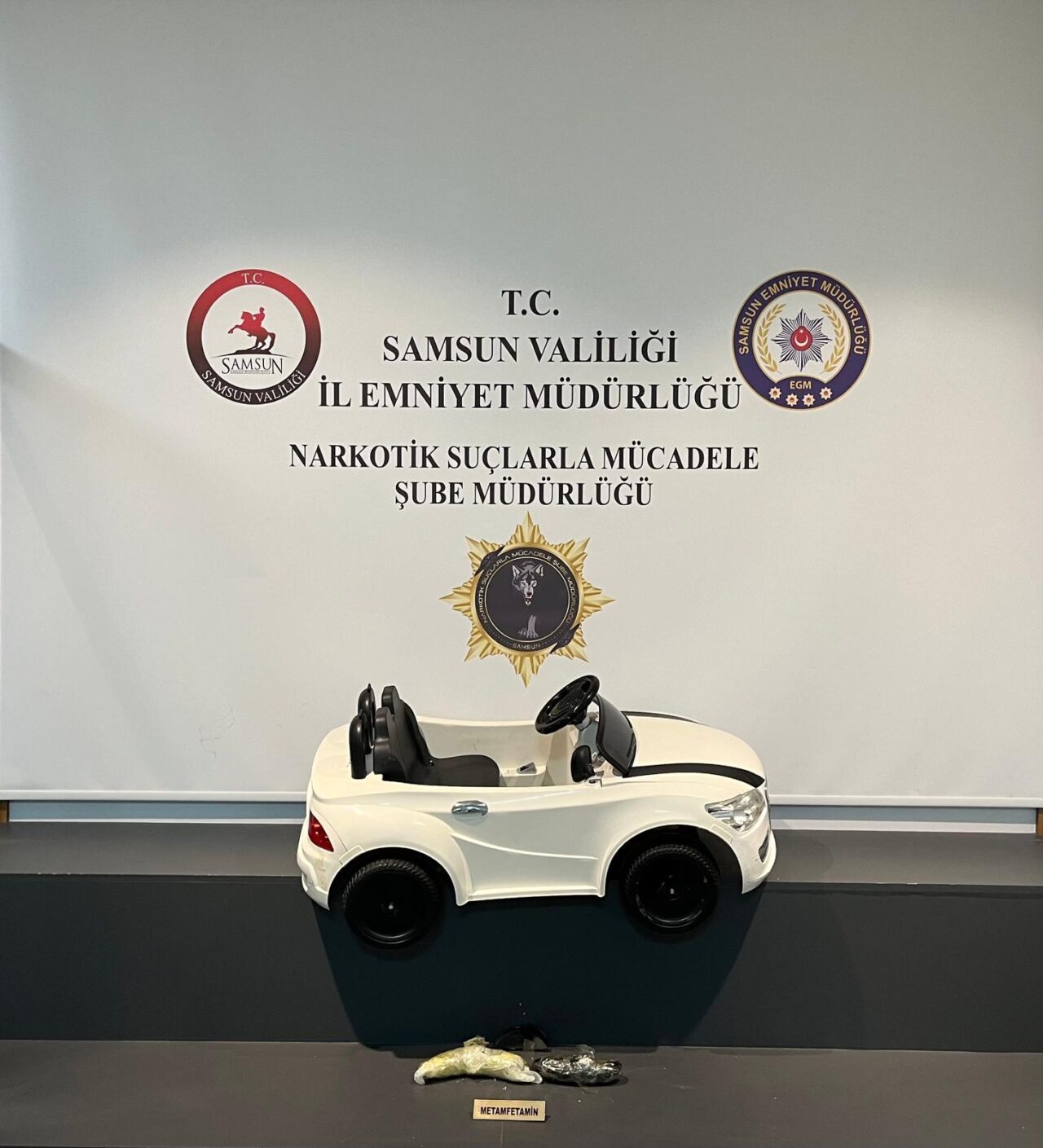 SAMSUN (AA) – Samsun'da akülü çocuk arabasının tekerleğine gizlenmiş uyuşturucu