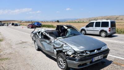 SAMSUN (AA) – Samsun'un Vezirköprü ilçesinde kamyonet ile otomobilin çarpışması
