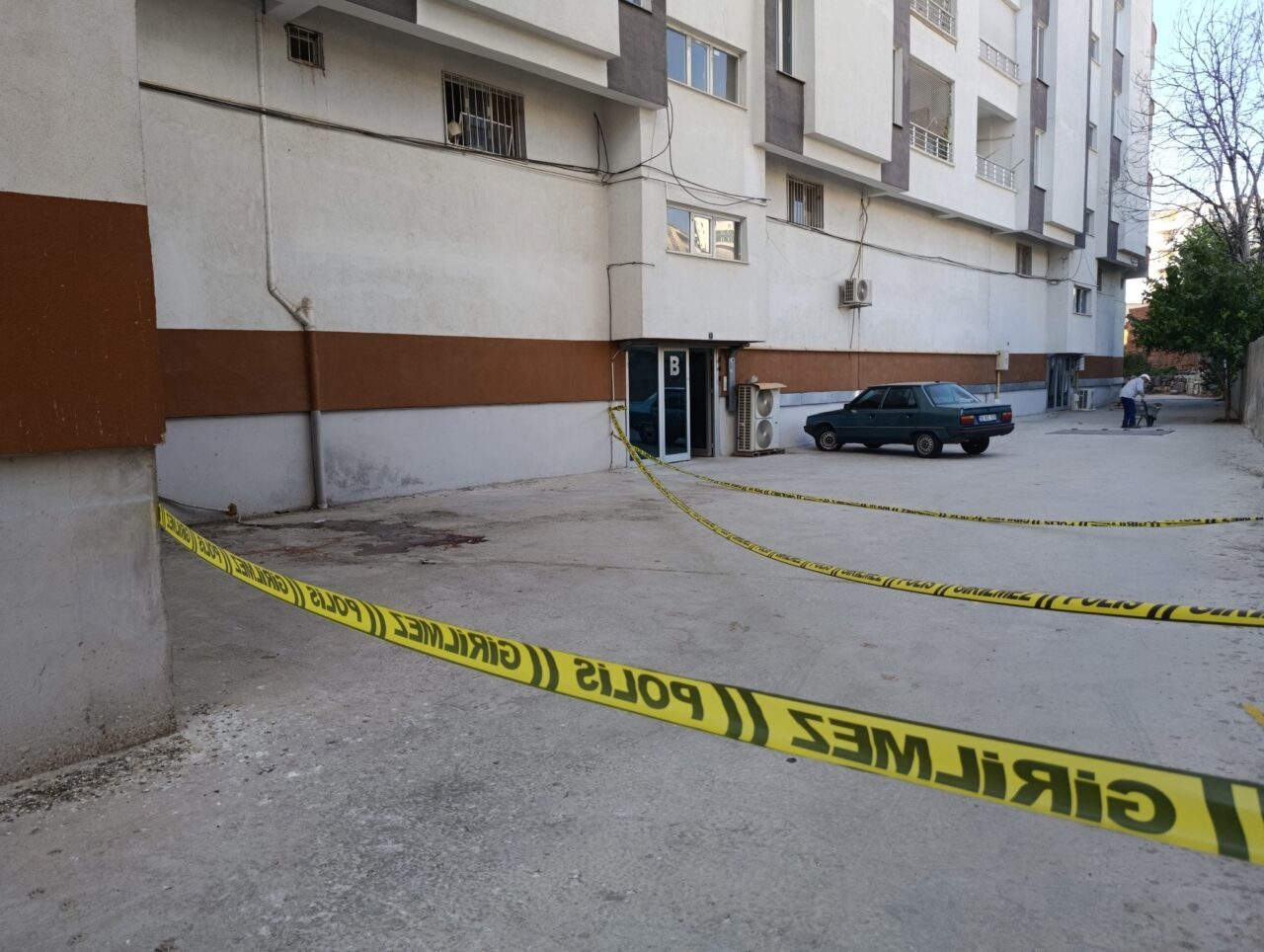 ŞANLIURFA (AA) – Şanlıurfa'nın Siverek ilçesinde balkondan düşen kadın hayatını