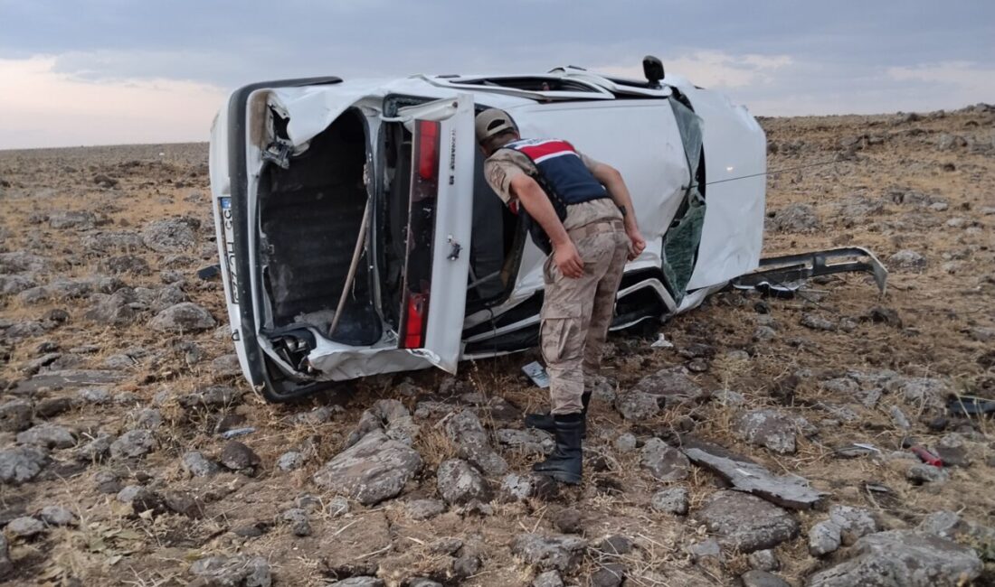 ŞANLIURFA (AA) – Şanlıurfa'nın Siverek ilçesinde otomobilin şarampole devrilmesi sonucu