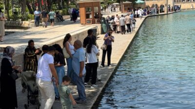 ŞANLIURFA (AA) – Şanlıurfa'da etkisini sürdüren sıcak hava, günlük yaşamı