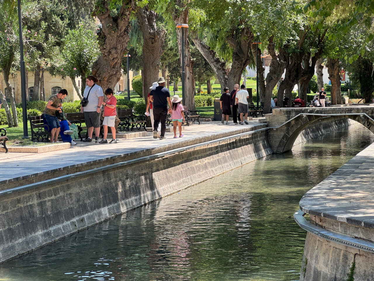 ŞANLIURFA (AA) – Şanlıurfa'da etkisini sürdüren sıcak hava, günlük yaşamı