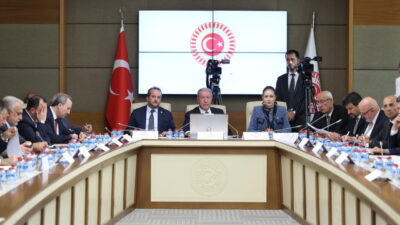 - Teklifin ilk imza sahiplerinden AK Parti İzmir Milletvekili Mehmet