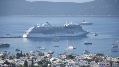 MUĞLA (AA) – Muğla'nın Bodrum ilçesine, Seven Seas Splendor isimli