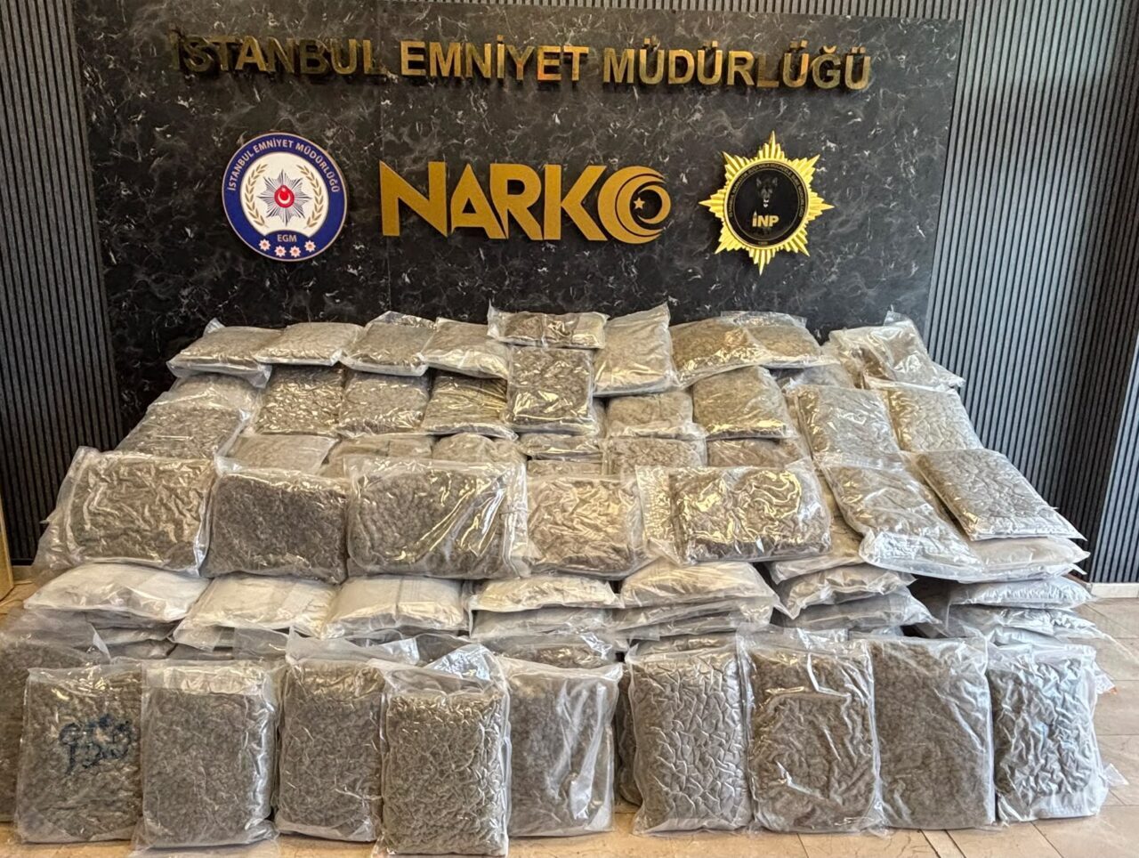 İSTANBUL (AA) – Silivri'de bir tırın dorsesinde 376 kilo 50