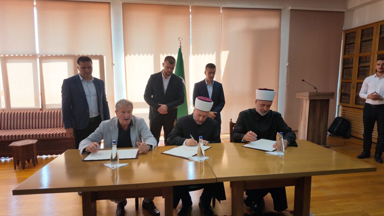 NOVİ PAZAR (AA) – Sırbistan'da yaklaşık 20 yıldır iki ayrı