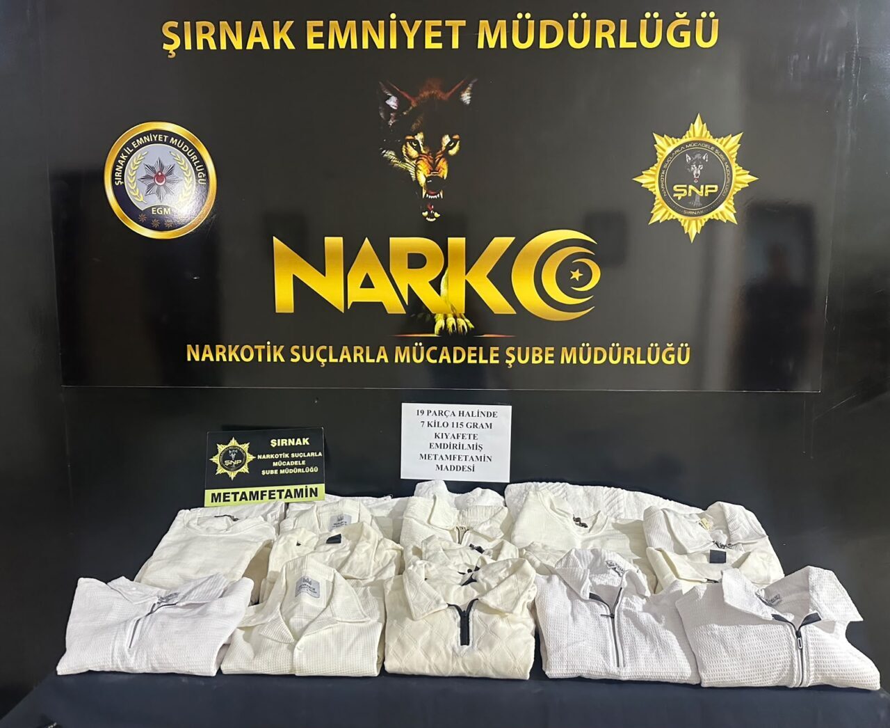 ŞIRNAK (AA) – Şırnak'ın Silopi ilçesinde valizlerinde 7 kilo 115