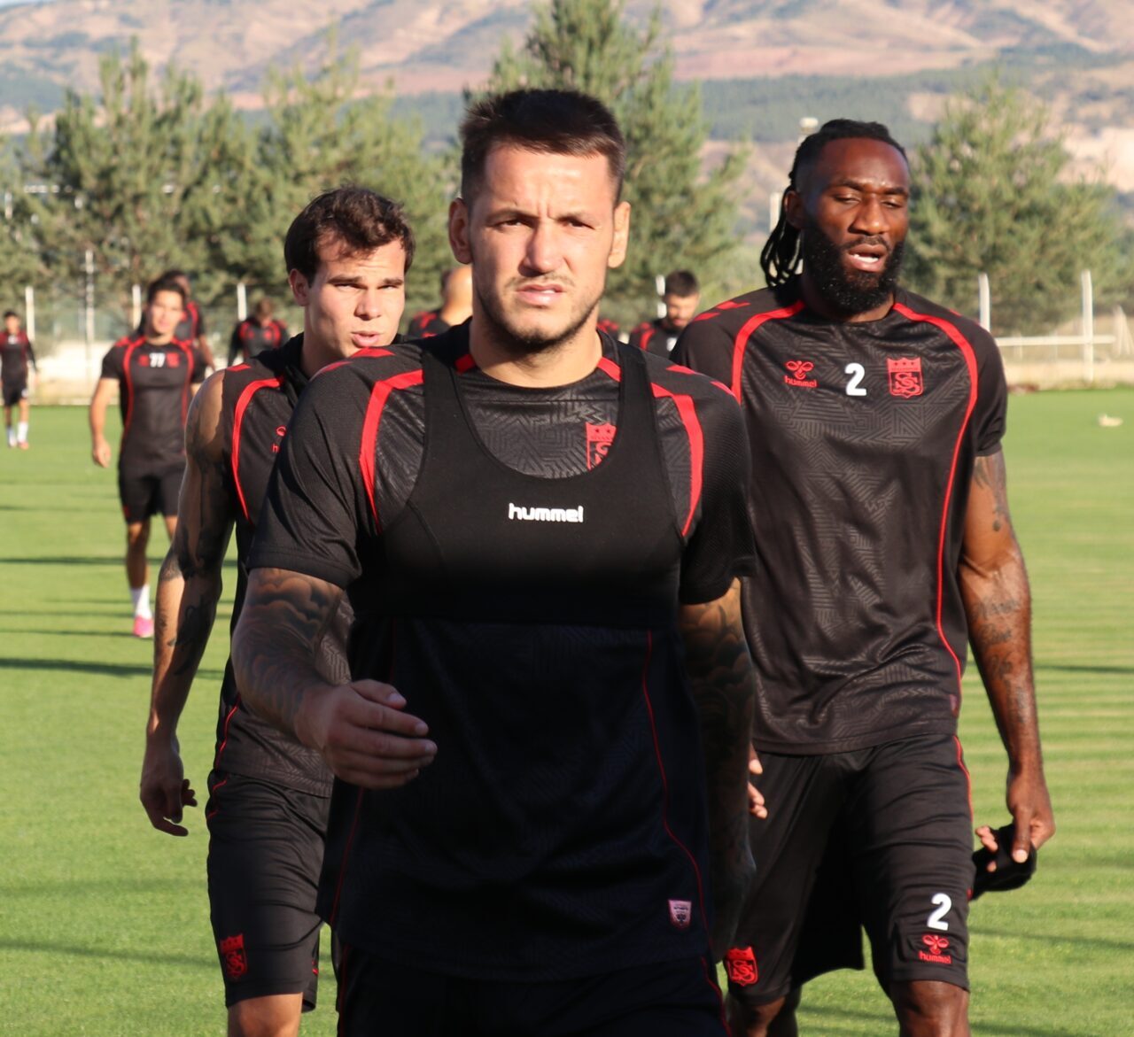 - "Süper Lig'den 2-3 kulüp 2 futbolcumuz için bizi ciddi