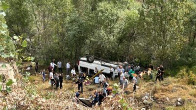 SİVAS (AA) – Sivas'ın Suşehri ilçesinde, yolcu minibüsünün şarampole devrilmesi