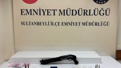 İSTANBUL (AA) – Sultanbeyli'de düzenlenen uyuşturucu operasyonunda yakalanan 2 şüpheli