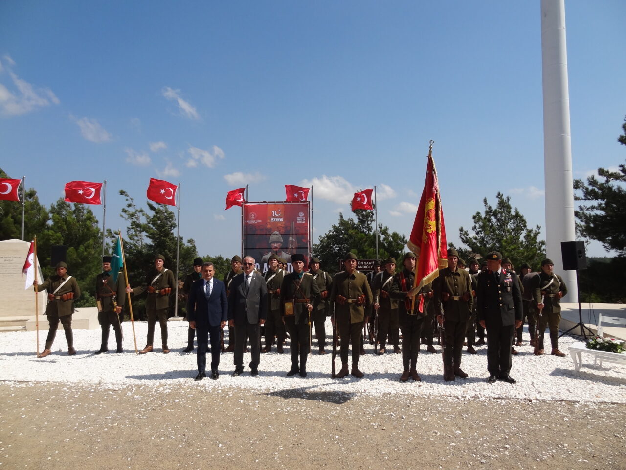- Tören kapsamında Anafartalar Sahil Yolu'nda yeniden ihya edilen Arıburnu