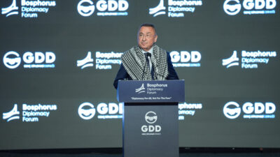 - "Batı’da bir sivilin hayatı el üstünde tutulurken, Gazze’de katledilen