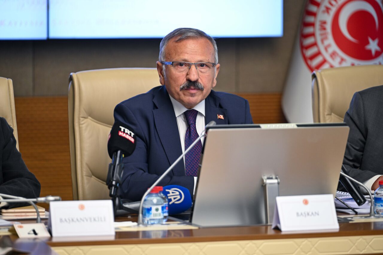 - Komisyon Başkanı Yusuf Beyazıt:
- "Bugün Komisyon çalışmalarımızın son toplantısını