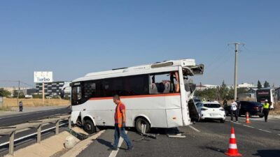 TEKİRDAĞ (AA) – Tekirdağ'ın Ergene ilçesinde yolcu otobüsü, 2 işçi
