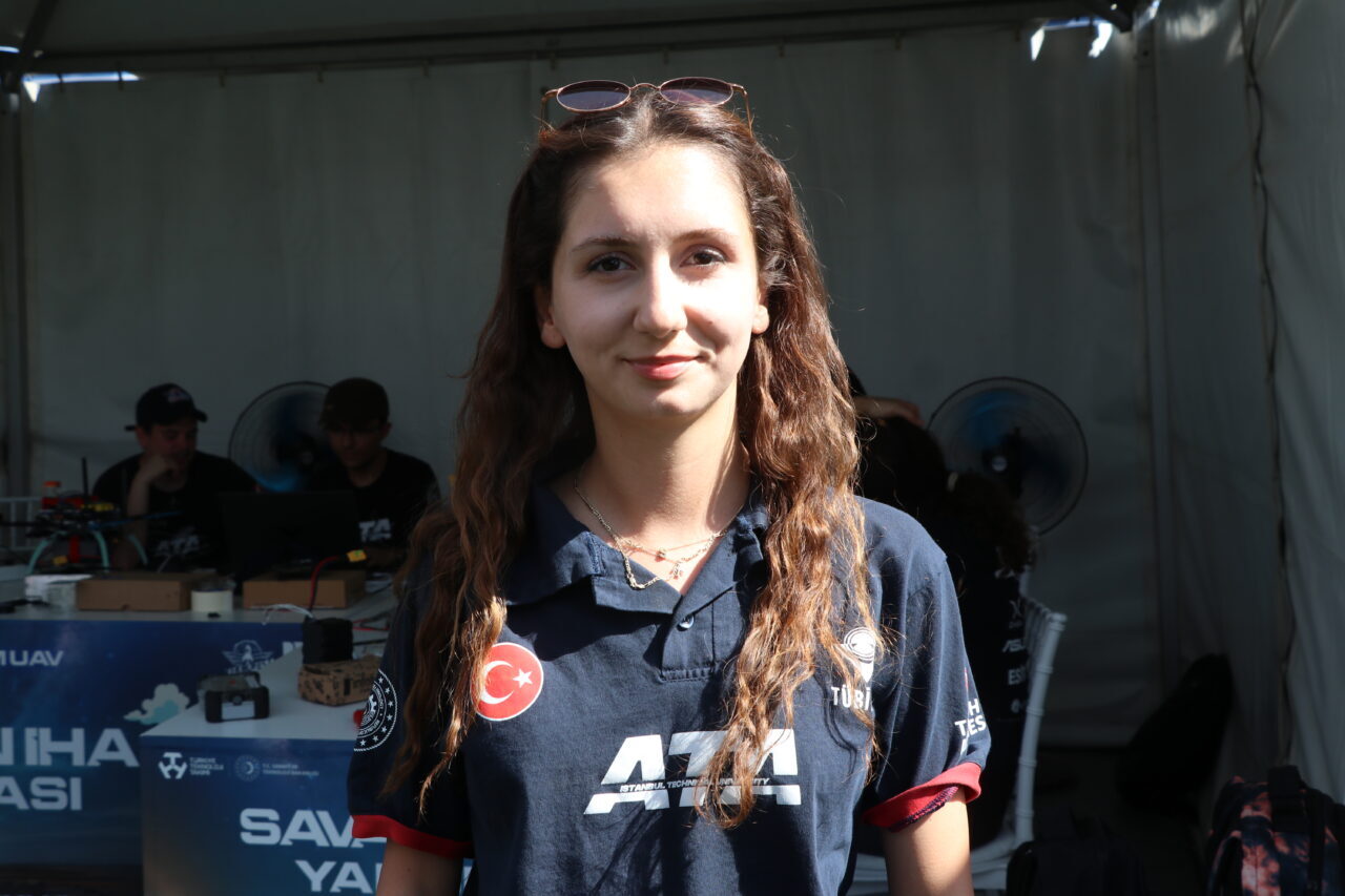 - Siirt'te düzenlenen TEKNOFEST Savaşan İHA Yarışması'na İTÜ'den katılan Sümeyra
