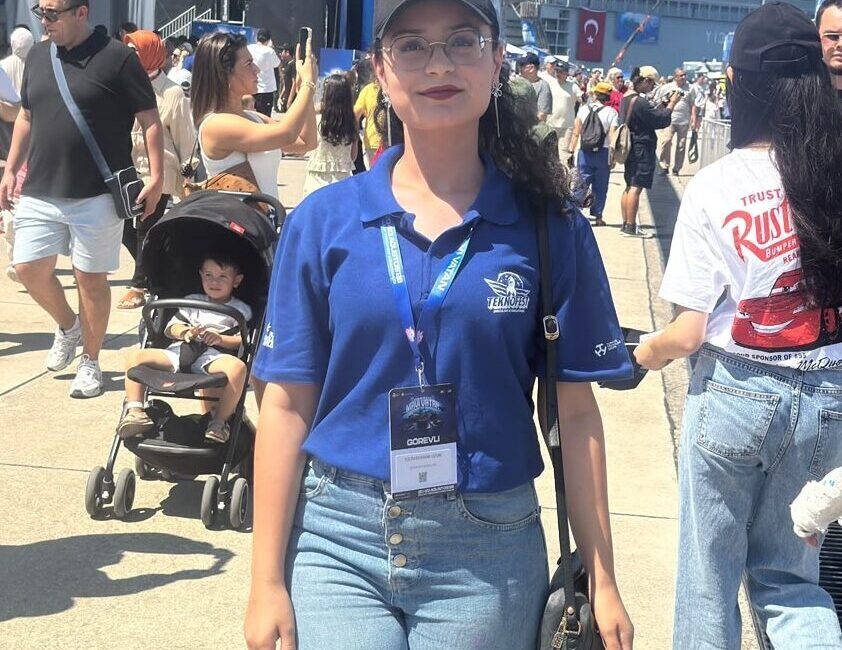 - Almanya'dan gelerek eşiyle TEKNOFEST'i ziyaret eden Naci Yüksel:
- "Avrupa'da