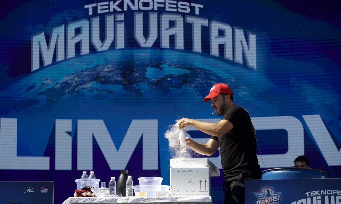 KOCAELİ (AA) – Kocaeli'de düzenlenen TEKNOFEST Mavi Vatan'ın dördüncü ve
