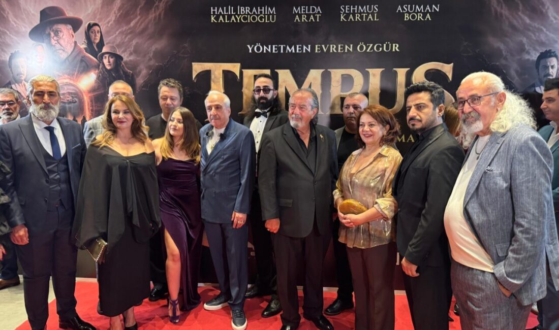 - Yapımcı ve yönetmen Evren Özgür: 
- "Zamanda yolculuk temasıyla