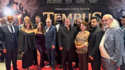 - Yapımcı ve yönetmen Evren Özgür: 
- "Zamanda yolculuk temasıyla