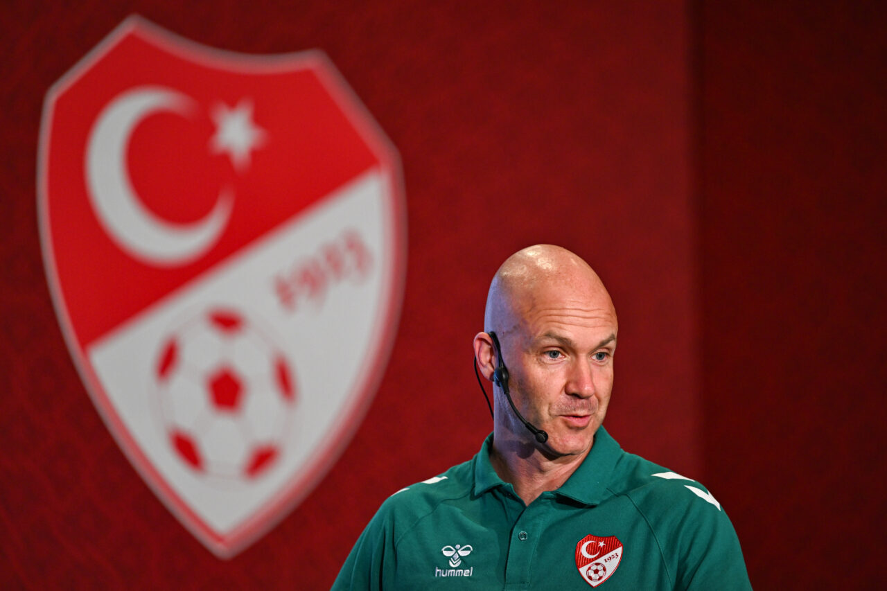 - Gençlik ve Spor Bakanı Osman Aşkın Bak:
"Sizlerden beklentimiz; maçlara