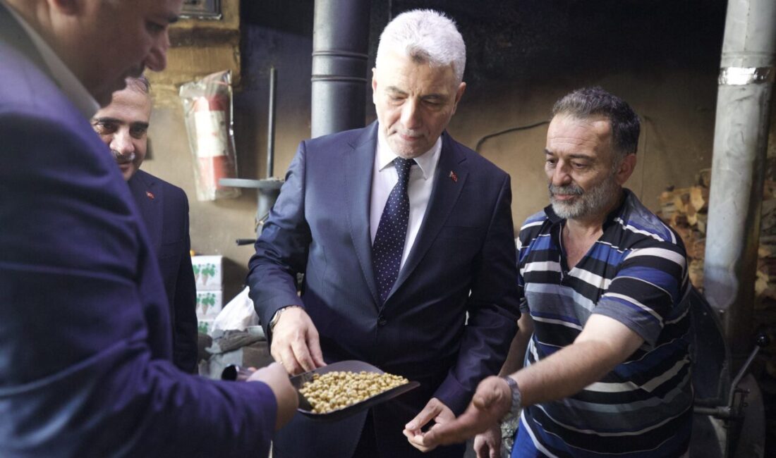ÇORUM (AA) – Ticaret Bakanı Ömer Bolat, Çorum'da çeşitli ziyaretlerde