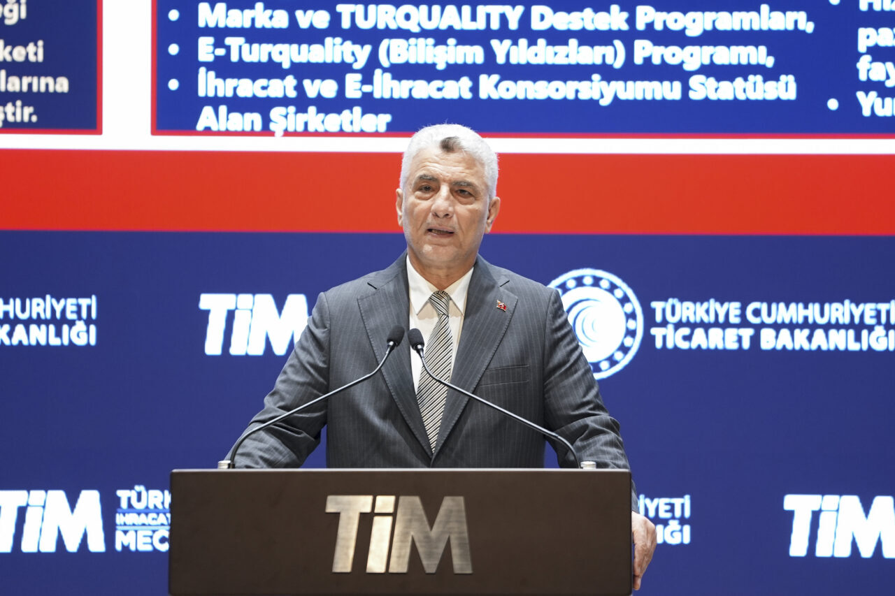 - "Temmuz ayı rekor bir ihracatla 25 milyar 600 milyon