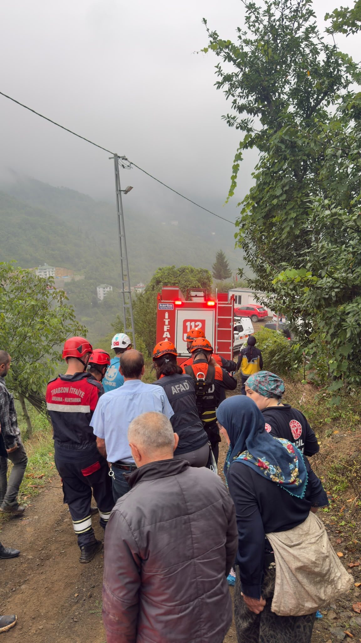 TRABZON (AA) – Trabzon'un Akçaabat ilçesinde fındık topladığı sırada yamaçtan