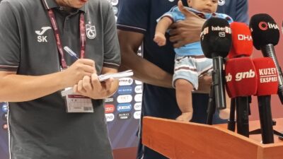 - Bordo-mavili futbolcu Chibuike Nwaiwu:
- "Her maç için hazırım. Bugün