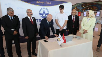 - Rektör Prof. Dr. Hatipler:
- "Trakya Üniversitesi, Balkanlar'daki üniversiteler arasında