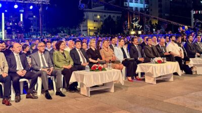 KIRŞEHİR (AA) – Kırşehir'de, TRT sanatçılarının katıldığı açık hava konseri