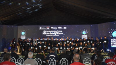 - Afyonkarahisar'ın Emre Gölü'nde gerçekleştirilen etkinliğe halk gününde 3 bini