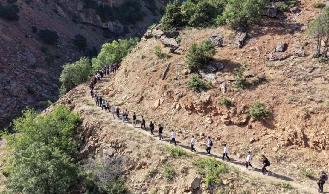 TUNCELİ (AA) – Tunceli'de "MamekiFest" kapsamında yaklaşık 100 kişinin katılımıyla