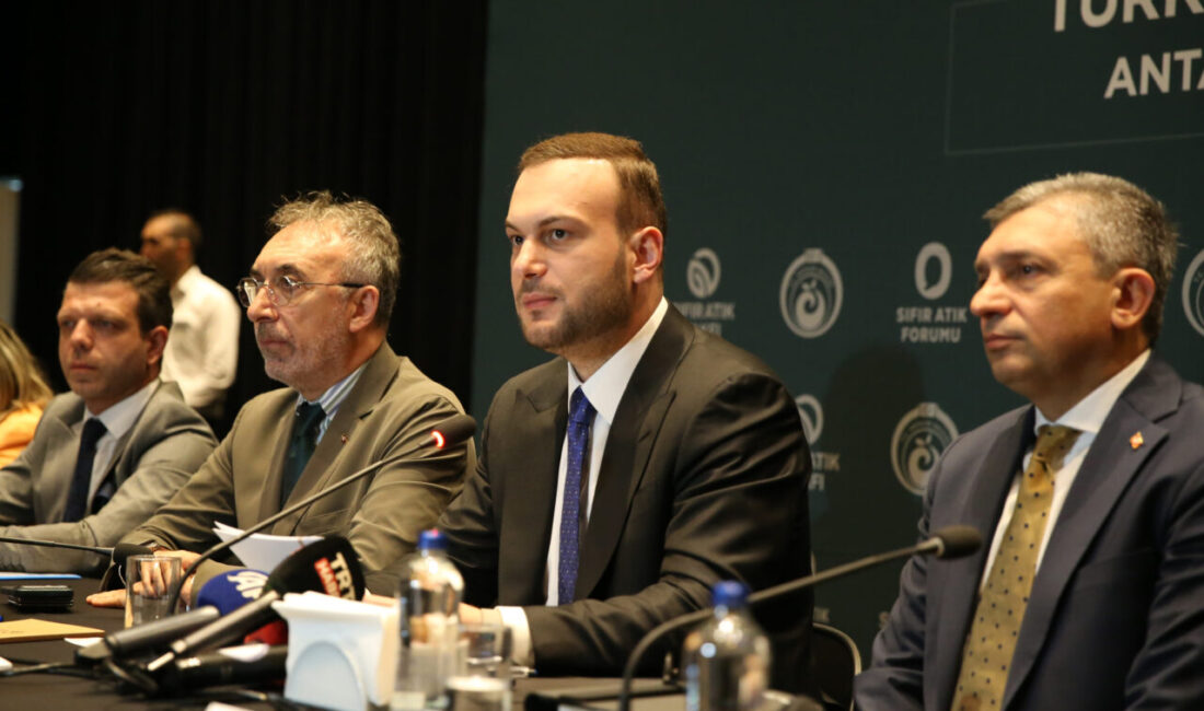 - Antalya Valisi Hulusi Şahin:
- "Akdeniz'de kirlilik yeni bir olgu
