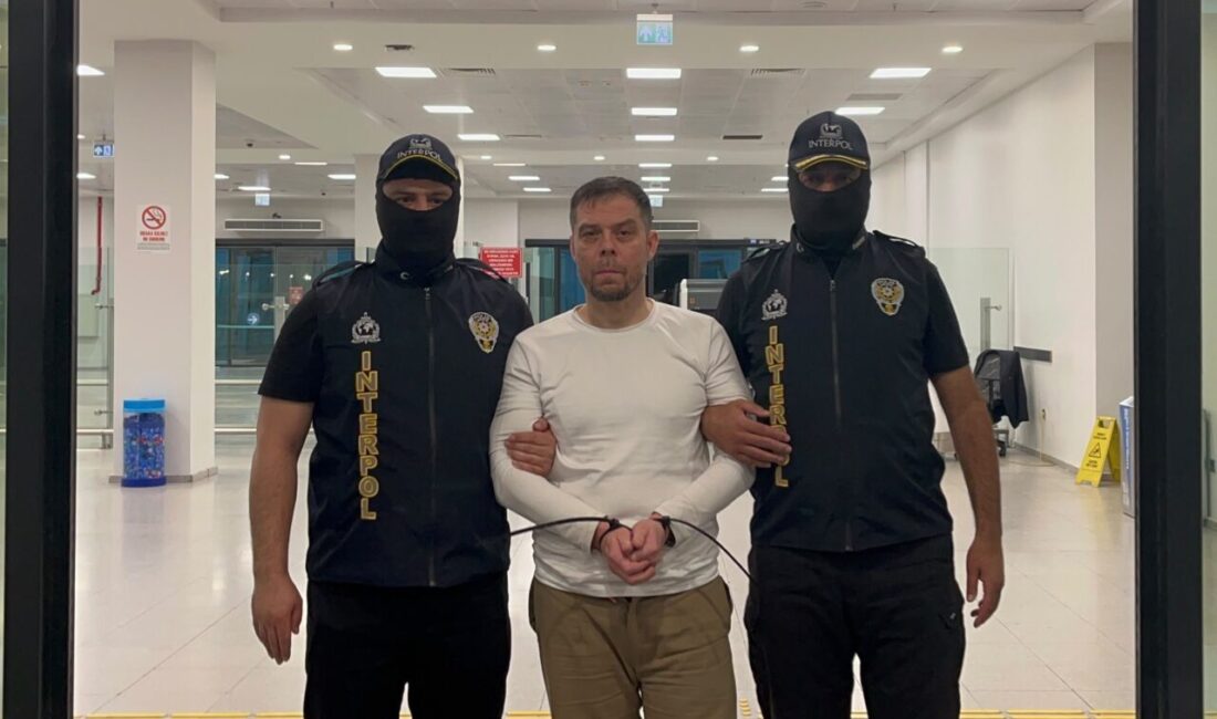 - Türkiye'ye iadesini engellemek amacıyla Arjantin'de sığınma talebinde bulunan ve