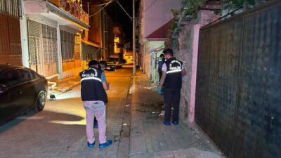 UŞAK (AA) – Uşak'ta 3 kişi arasında çıkan, bıçak ile