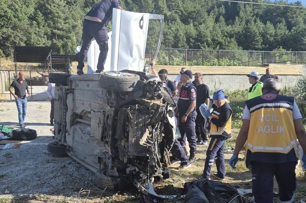 UŞAK (AA) – Uşak'ın Banaz ilçesinde otomobilin devrilmesi sonucu 1