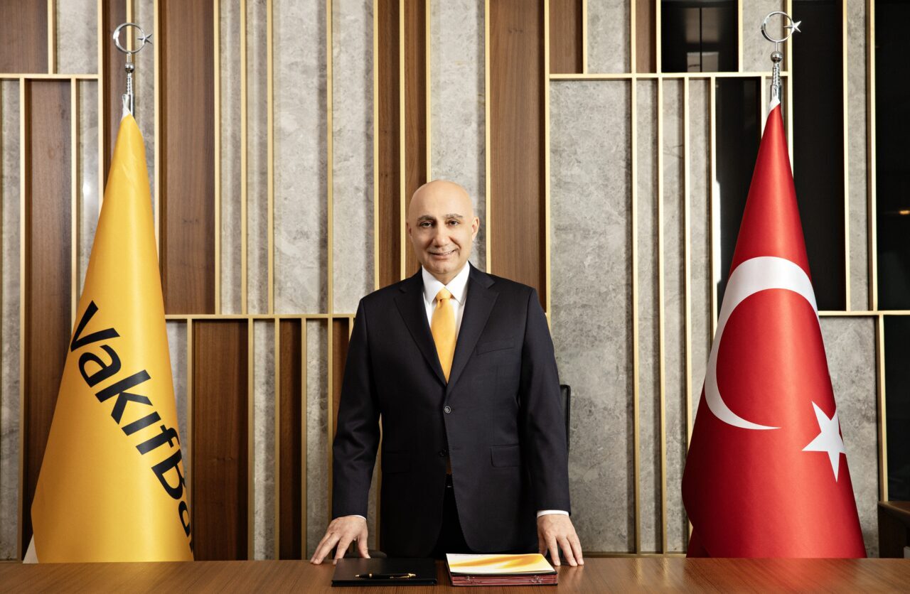 - VakıfBank Genel Müdürü Osman Arslan:
- "Reel sektörümüzün yatırım iştahını