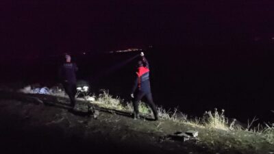 VAN (AA) – Van'ın Tuşba ilçesinde Van Gölü'ne girdikten sonra