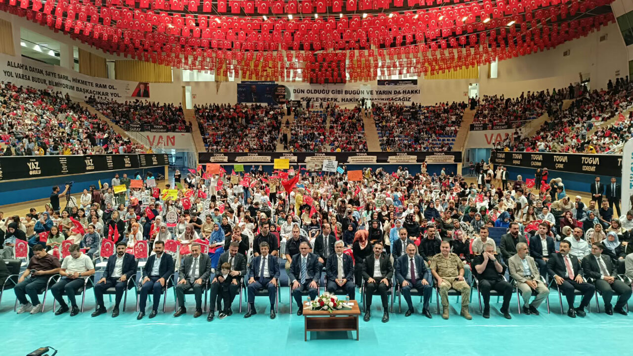 - Milli Eğitim Bakan Yardımcısı Ömer Faruk Yelkenci:
- "Sevgili çocuklarımız,