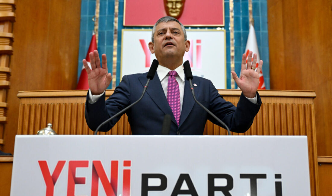 - "Siyasi partileri içine kapatan, bazen parti içi iktidar hedefiyle