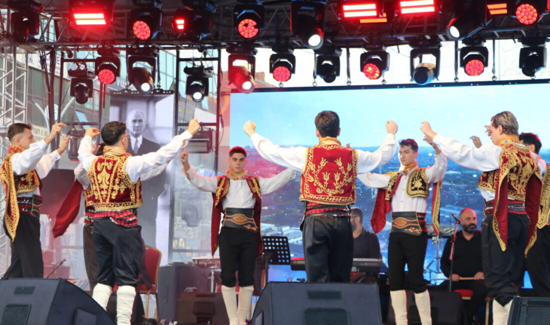 YOZGAT (AA) – Yozgat'ta 25. Uluslararası Sürmeli Şenliği kortej yürüyüşüyle