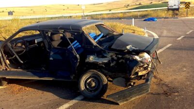 YOZGAT (AA) – Yozgat'ta minibüs ile otomobilin çarpıştığı kazada 2