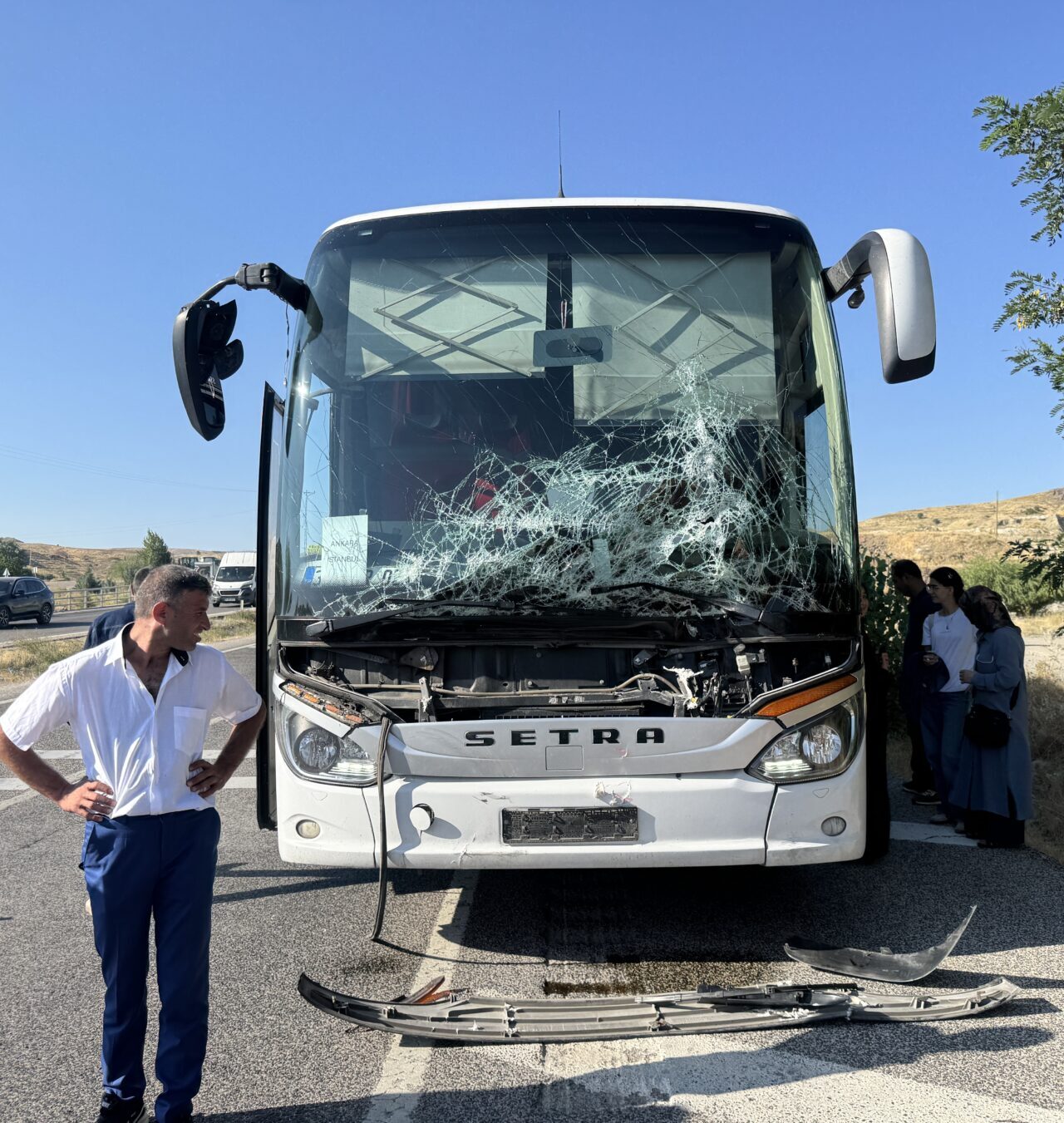 YOZGAT (AA) – Yozgat'ta şehirler arası yolcu otobüsü ile traktörün