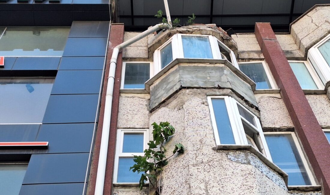 ZONGULDAK (AA) – Zonguldak'ın Alaplı ilçesinde 6 katlı iş merkezinin