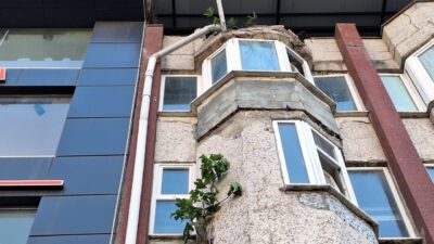 ZONGULDAK (AA) – Zonguldak'ın Alaplı ilçesinde 6 katlı iş merkezinin