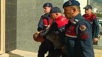 ADANA (AA) – Adana'nın Kozan ilçesinde piknik yapan kadını pompalı